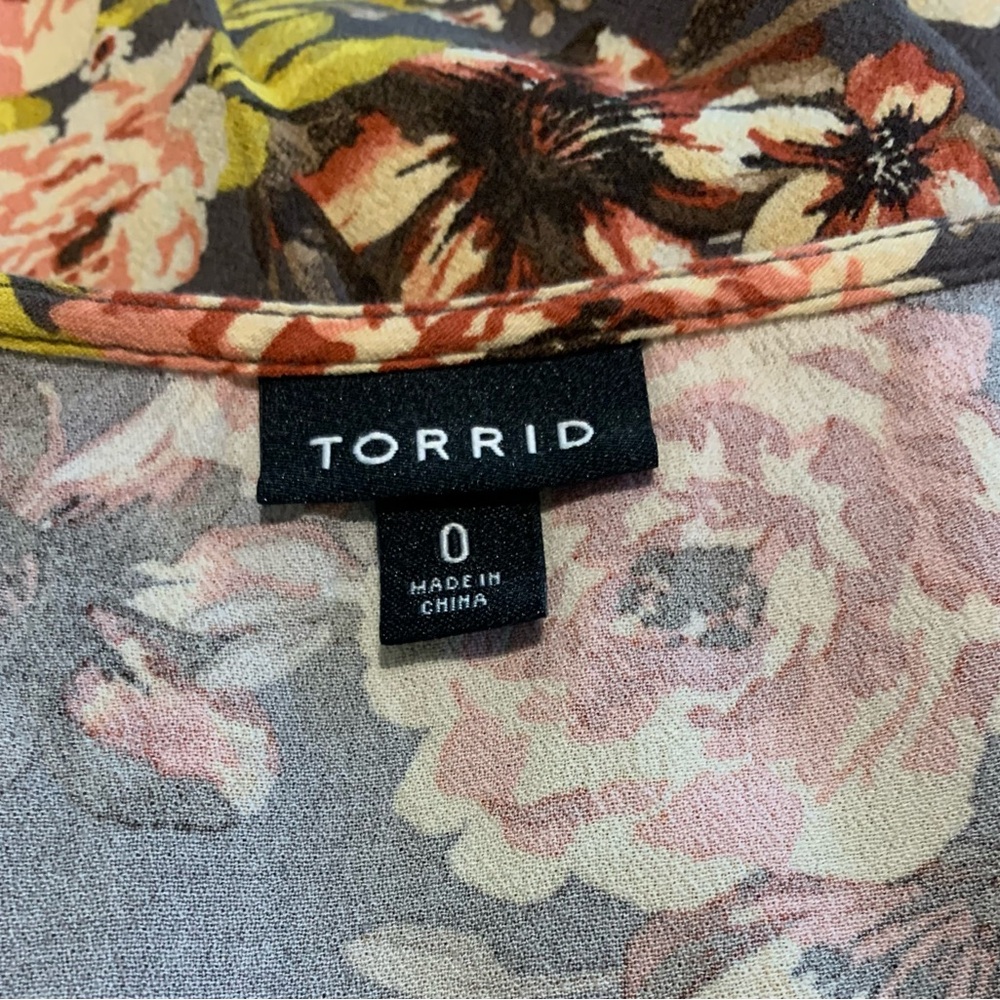 Torrid Grayish/ Brown, Floral V-Neck Babydoll Blouse. Size 0. Long Sleeve - Picture 5 of 12